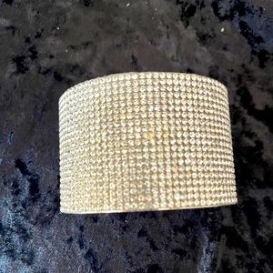 Silver bracelets with rhinestone 🌺